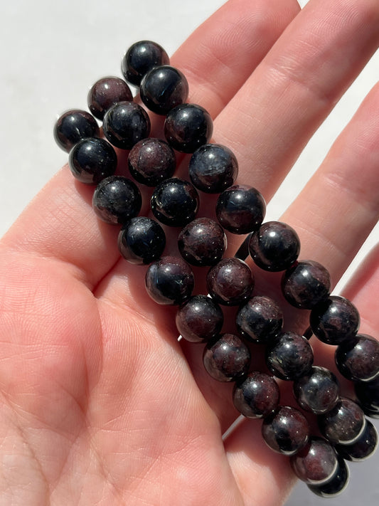 Arfvedsonite and Garnet 8mm Bead Bracelet